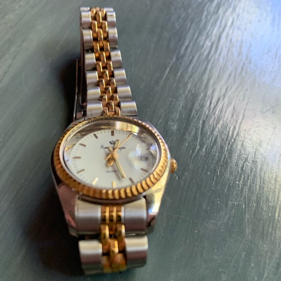 Like new Watch, time & date, new battery, Premier Designs - Picture 4 of 5